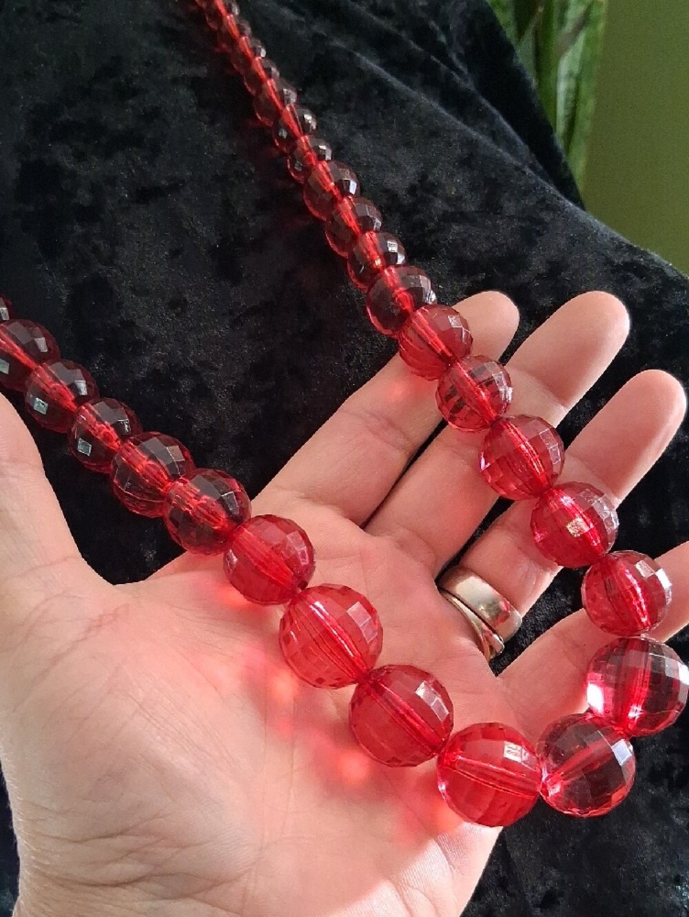 Vintage Cherry Red Lucite Beaded Women's Necklace - Classic Statement - Picture 2 of 7
